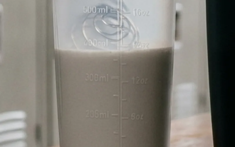 Embossed milliliter and ounce graduations on shaker bottle